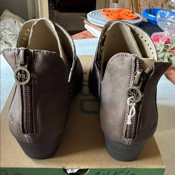 New Never Worn Jambu Dark Brown Cutout Ankle Booties - Picture 5 of 8